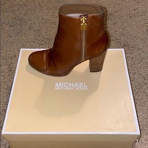 MICHAEL KORS luggage boots